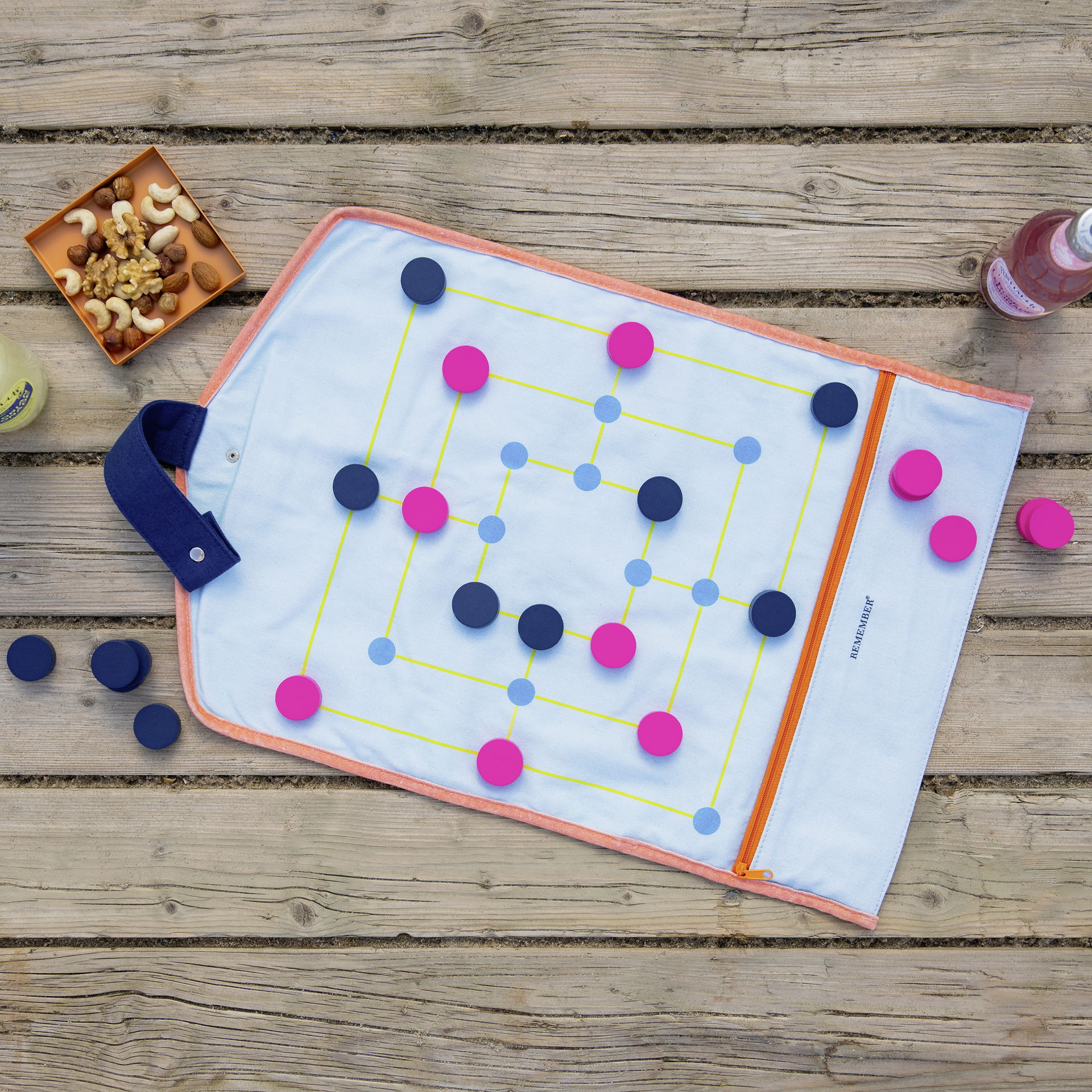 Textile board game 'Roll-Up'